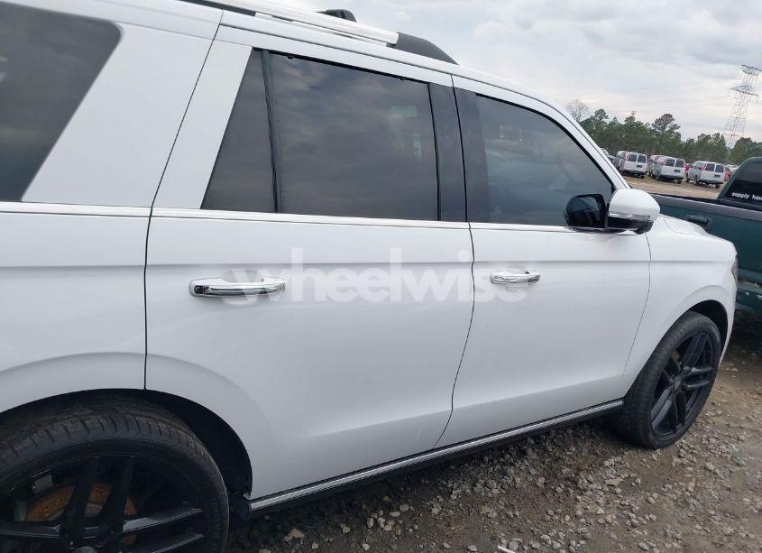 Photo 13 of 2018 Ford Expedition LIMITED (VIN 1FMJU1KT0JEA01722)