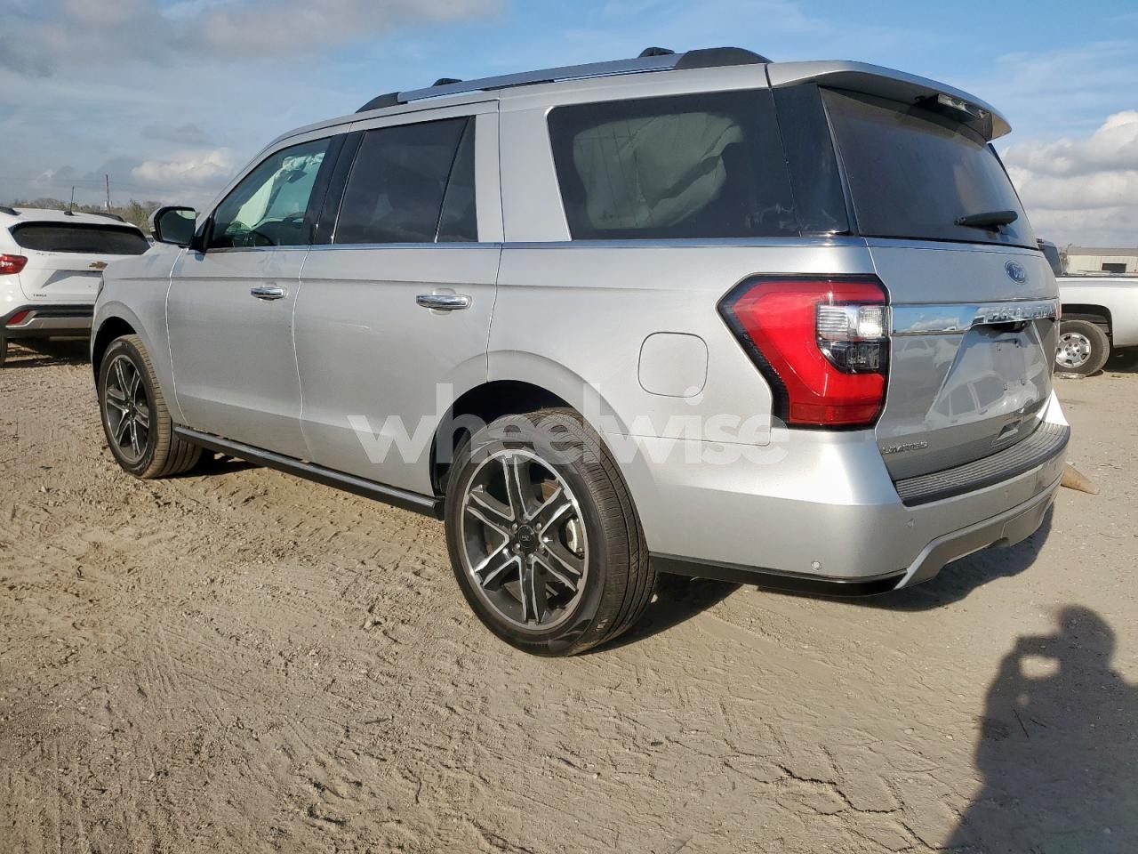 Photo 2 of 2019 FORD EXPEDITION LIMITED N/A (VIN 1FMJU1KT0KEA11135)