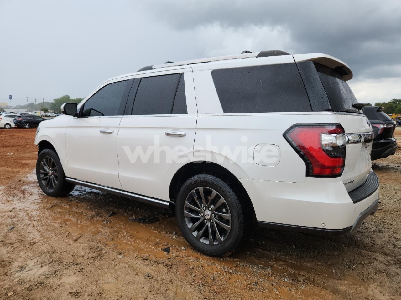 Photo 2 of 2019 FORD EXPEDITION LIMITED (VIN 1FMJU1KT0KEA69228)