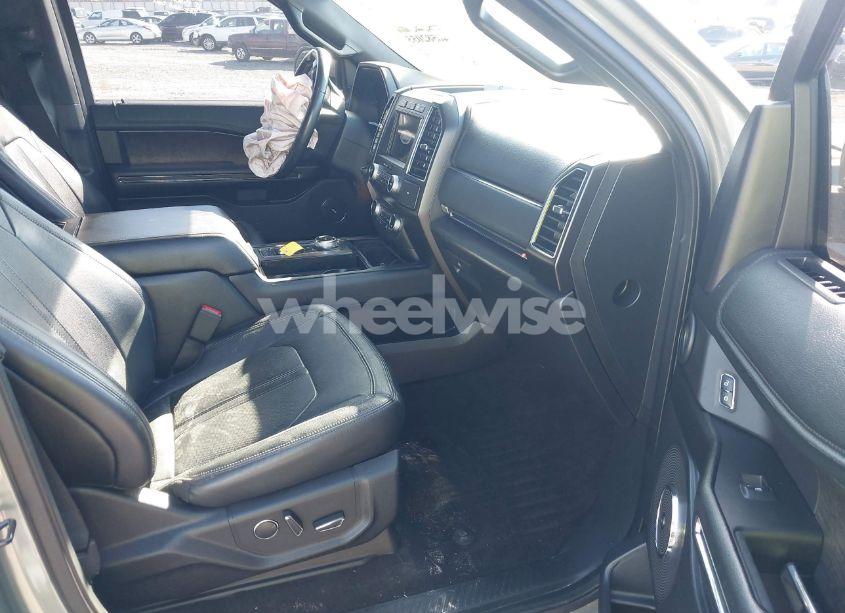 Photo 5 of 2019 Ford Expedition LIMITED (VIN 1FMJU1KT1KEA22256)