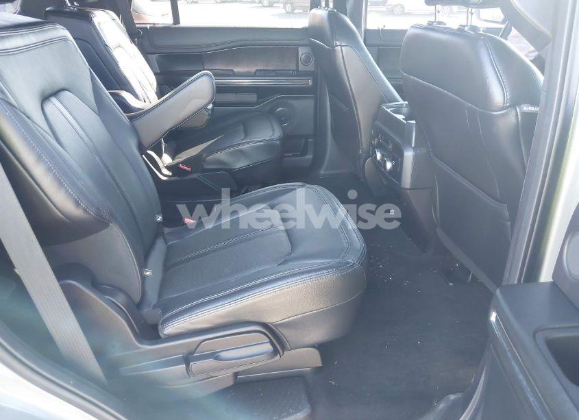 Photo 8 of 2019 Ford Expedition LIMITED (VIN 1FMJU1KT1KEA22256)