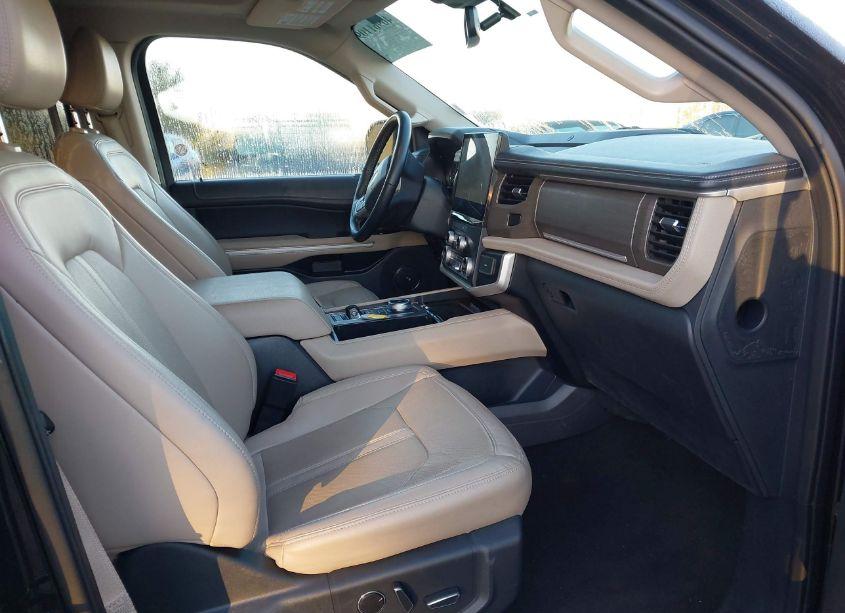 Photo 5 of 2022 Ford Expedition LIMITED (VIN 1FMJU1KT1NEA67153)