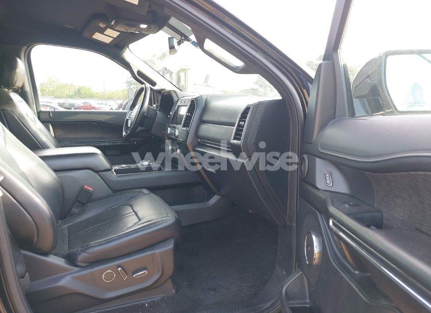 Photo 5 of 2018 Ford Expedition LIMITED (VIN 1FMJU1KT4JEA47697)