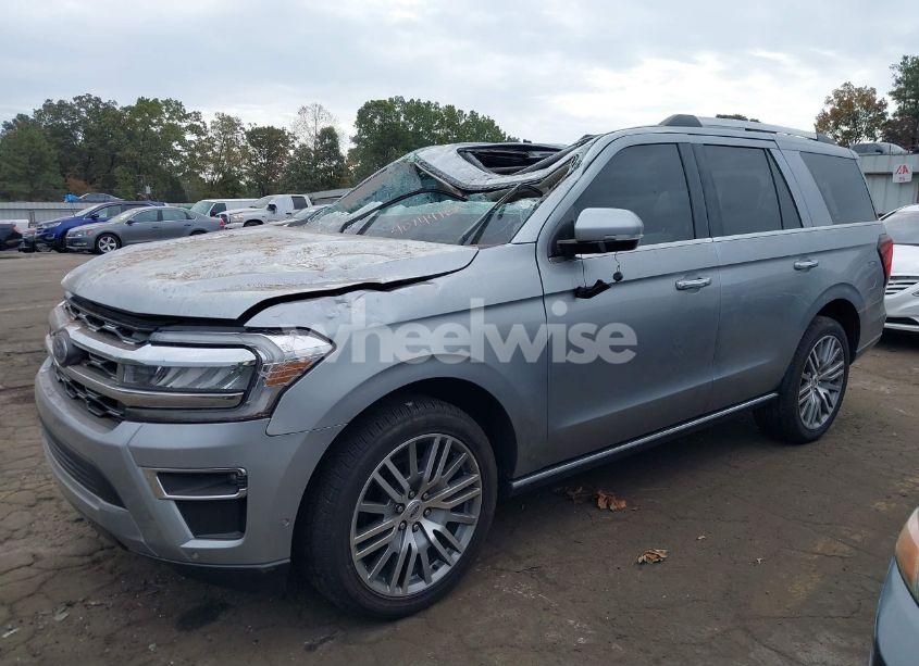 Photo 2 of 2022 Ford Expedition LIMITED (VIN 1FMJU1KT4NEA05973)