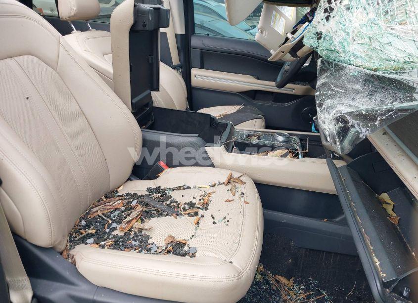 Photo 5 of 2022 Ford Expedition LIMITED (VIN 1FMJU1KT4NEA05973)