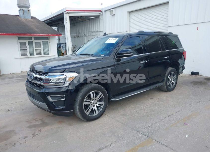 Photo 2 of 2022 Ford Expedition LIMITED (VIN 1FMJU1KT5NEA67706)