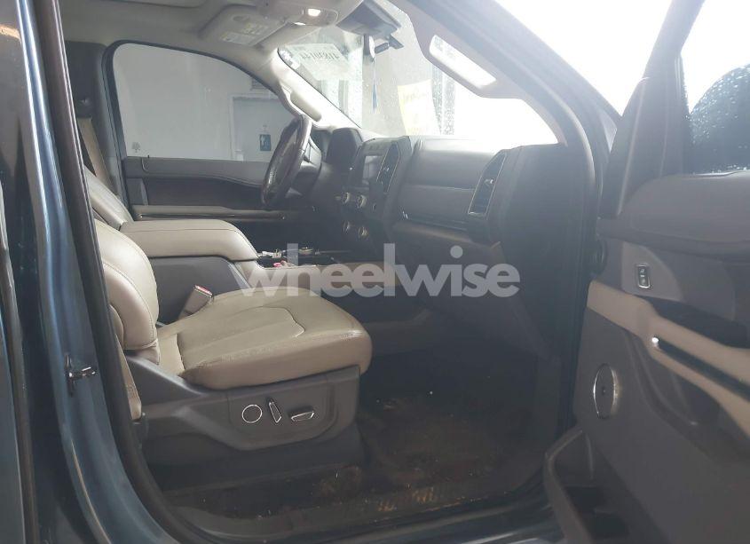 Photo 5 of 2018 Ford Expedition LIMITED (VIN 1FMJU1KT6JEA13227)
