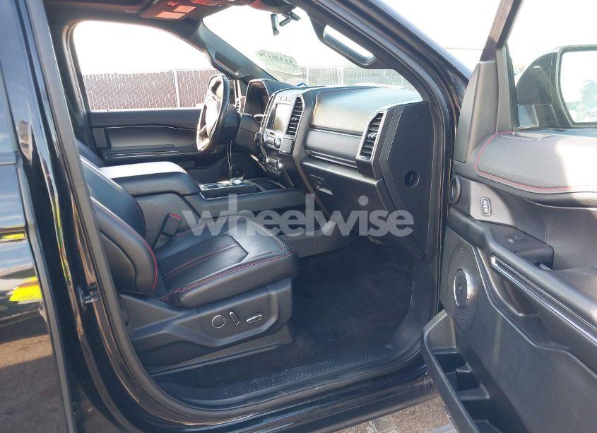 Photo 5 of 2019 Ford Expedition LIMITED (VIN 1FMJU1KTXKEA08744)