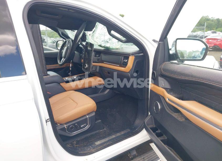 Photo 5 of 2024 Ford Expedition PLATINUM (VIN 1FMJU1M87REA86904)