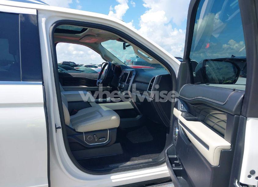Photo 5 of 2019 Ford Expedition PLATINUM (VIN 1FMJU1MT1KEA08323)