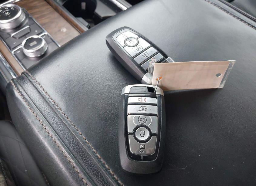 Photo 11 of 2018 Ford Expedition PLATINUM (VIN 1FMJU1MT4JEA17273)