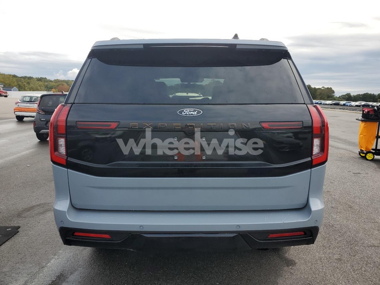 Photo 6 of 2025 FORD EXPEDITION TREMOR N/A (VIN 1FMJU1RG1SEA05885)