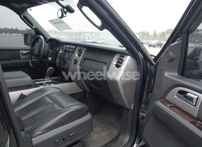 Photo 5 of 2010 Ford Expedition LIMITED (VIN 1FMJU2A53AEB47590)