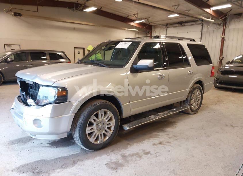 Photo 2 of 2013 Ford Expedition LIMITED (VIN 1FMJU2A59DEF02427)