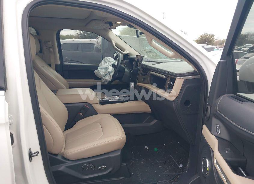 Photo 5 of 2024 Ford Expedition LIMITED (VIN 1FMJU2A81REA83815)