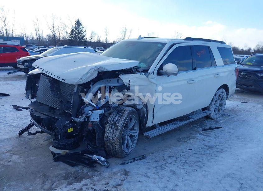 Photo 2 of 2023 Ford Expedition LIMITED (VIN 1FMJU2A84PEA25002)