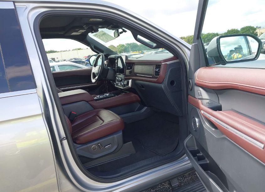 Photo 5 of 2024 Ford Expedition LIMITED (VIN 1FMJU2A84REA49237)