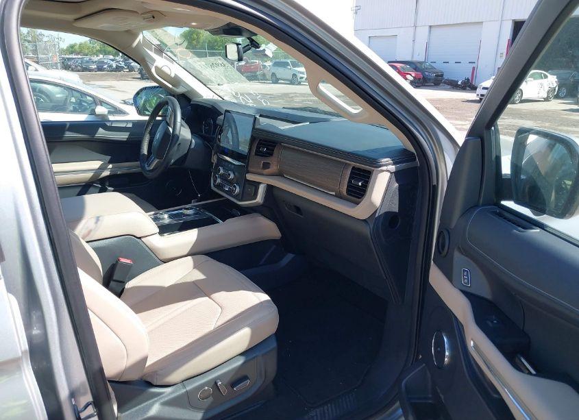 Photo 5 of 2023 Ford Expedition LIMITED (VIN 1FMJU2A86PEA56218)