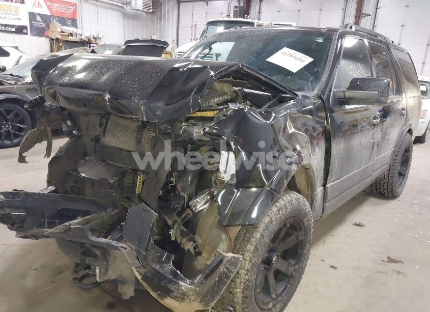 Photo 2 of 2015 Ford Expedition LIMITED (VIN 1FMJU2AT5FEF30257)