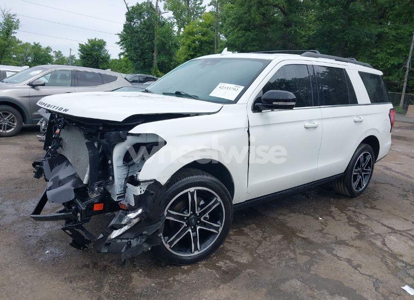 Photo 2 of 2021 Ford Expedition LIMITED (VIN 1FMJU2AT8MEA61453)