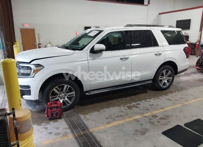 Photo 2 of 2022 Ford Expedition LIMITED (VIN 1FMJU2AT8NEA41348)