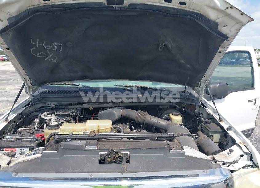 Photo 10 of 2002 Ford Excursion XLT (VIN 1FMNU40L12EA14485)