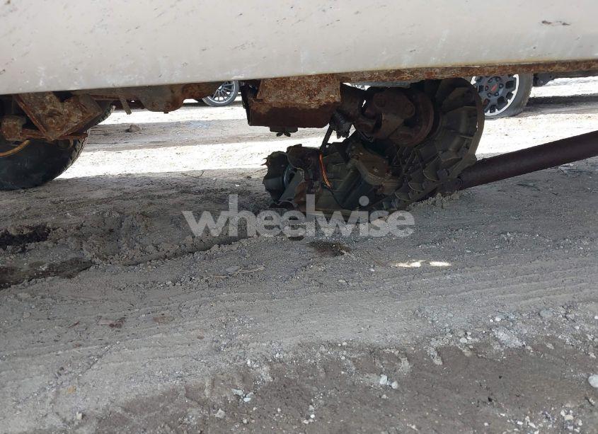 Photo 6 of 2001 Ford Excursion XLT (VIN 1FMNU41S41EC12353)