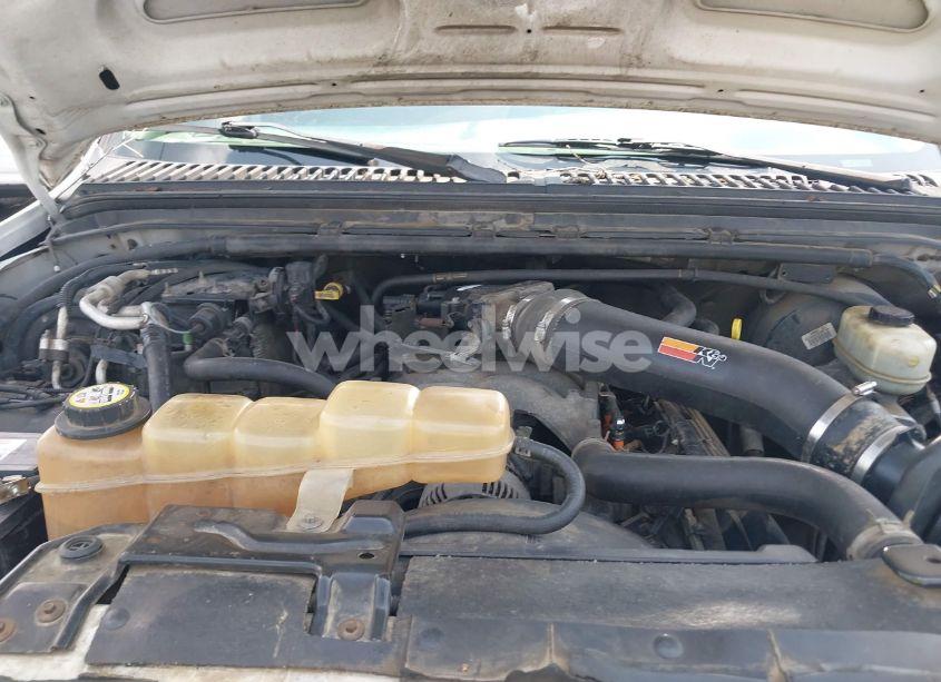 Photo 10 of 2005 Ford Excursion XLS/XLT (VIN 1FMNU41S75EB14178)