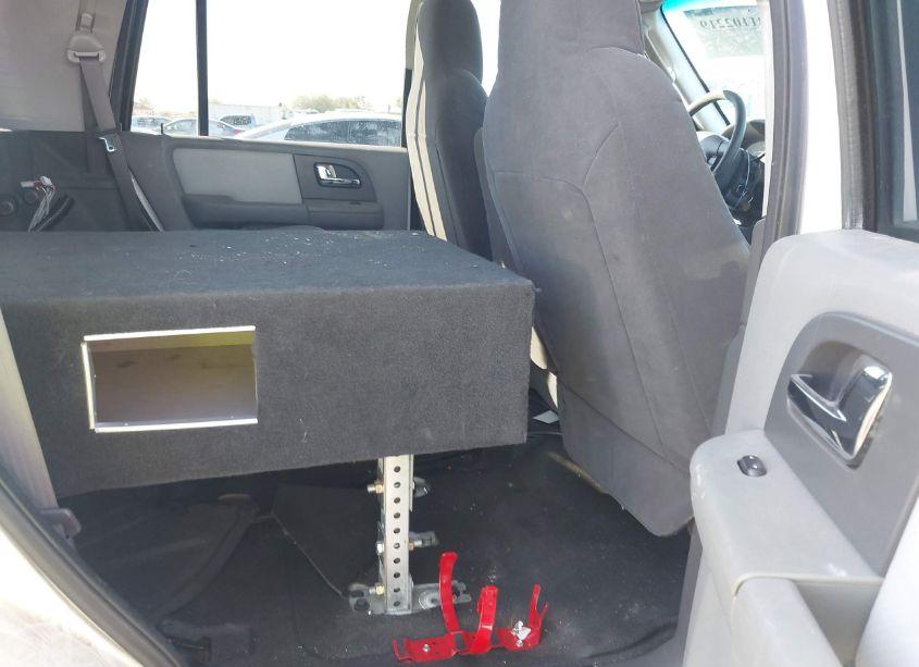 Photo 7 of 2005 Ford Expedition XLT (VIN 1FMPU15505LA31800)
