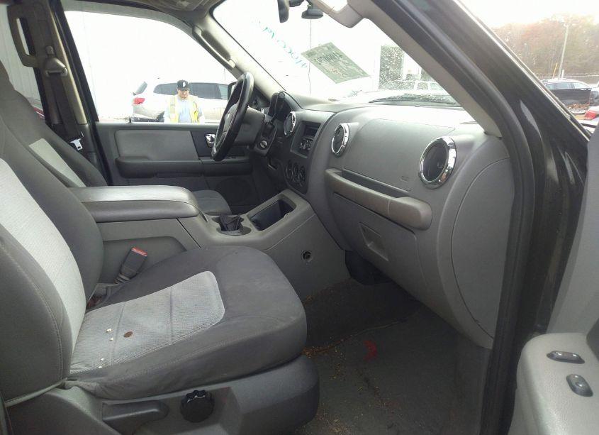 Photo 5 of 2005 Ford Expedition XLT (VIN 1FMPU15505LA39010)