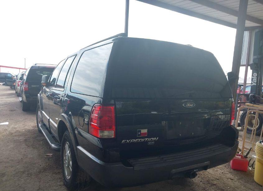 Photo 3 of 2005 Ford Expedition XLT (VIN 1FMPU15505LA82942)