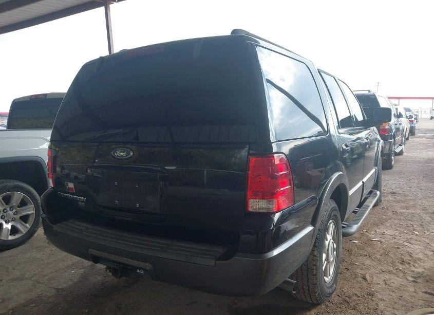Photo 4 of 2005 Ford Expedition XLT (VIN 1FMPU15505LA82942)