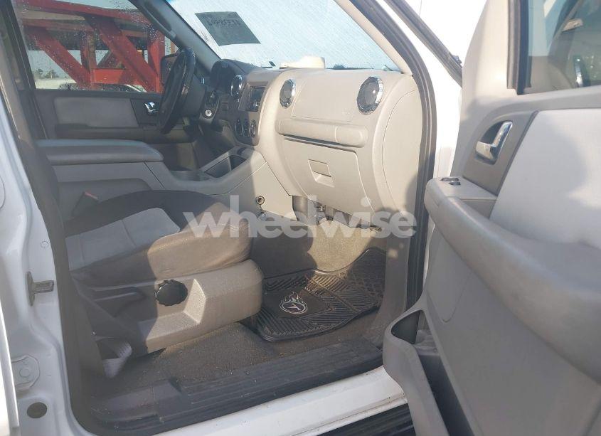 Photo 5 of 2006 Ford Expedition (VIN 1FMPU15516LA07197)