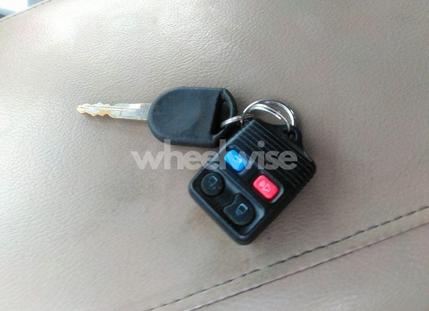 Photo 11 of 2005 Ford Expedition XLT (VIN 1FMPU15525LB00695)