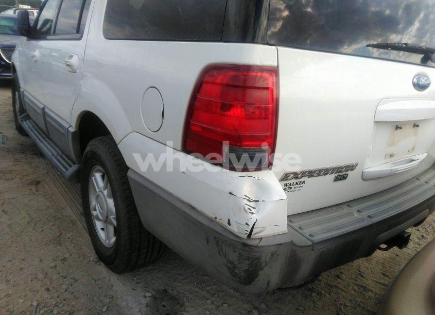 Photo 13 of 2005 Ford Expedition XLT (VIN 1FMPU15525LB00695)