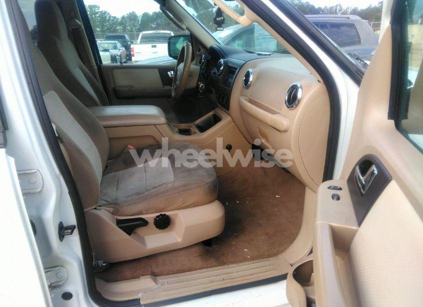 Photo 5 of 2005 Ford Expedition XLT (VIN 1FMPU15525LB00695)