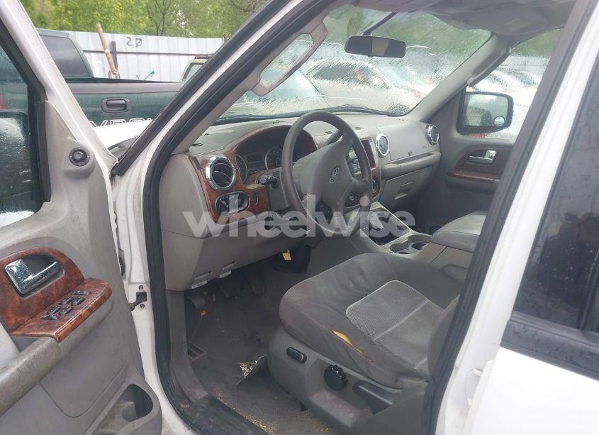 Photo 5 of 2006 Ford Expedition XLT/XLT SPORT (VIN 1FMPU15536LA12126)