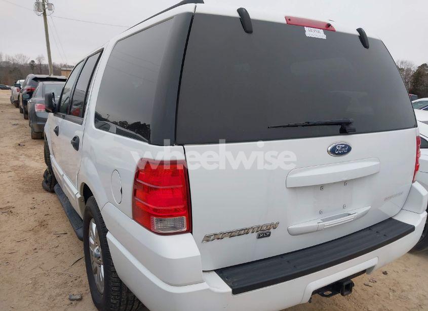 Photo 3 of 2006 Ford Expedition XLT/XLT SPORT (VIN 1FMPU15536LA97582)