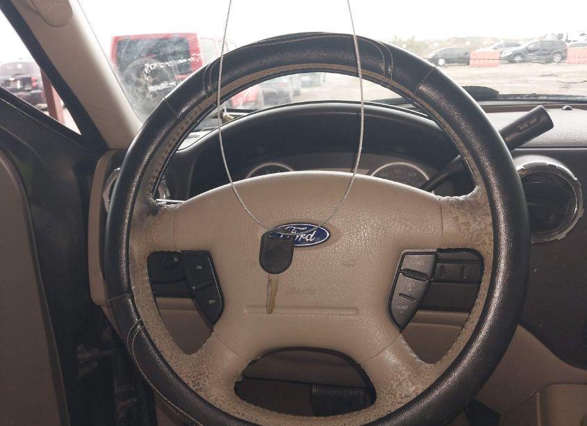 Photo 11 of 2005 Ford Expedition XLT (VIN 1FMPU15545LA63309)