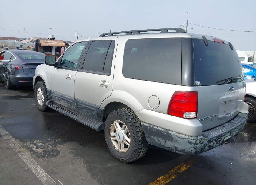 Photo 3 of 2005 Ford Expedition XLT (VIN 1FMPU15555LA01577)
