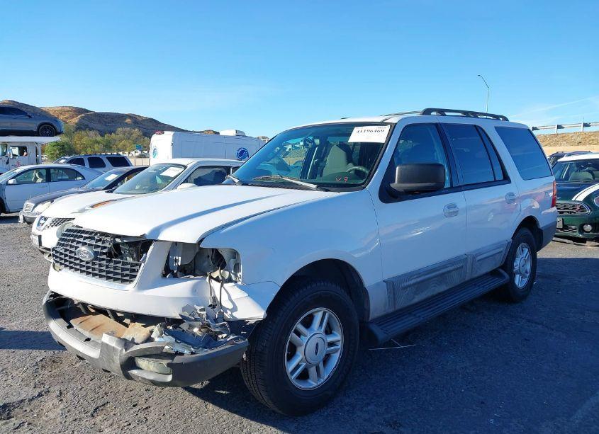 Photo 2 of 2005 Ford Expedition XLT (VIN 1FMPU15555LA94780)