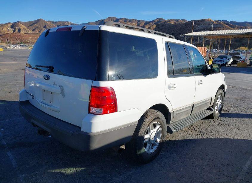 Photo 4 of 2005 Ford Expedition XLT (VIN 1FMPU15555LA94780)