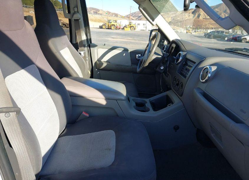 Photo 5 of 2005 Ford Expedition XLT (VIN 1FMPU15555LA94780)