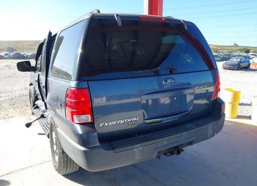 Photo 3 of 2005 Ford Expedition XLT (VIN 1FMPU15575LA27758)