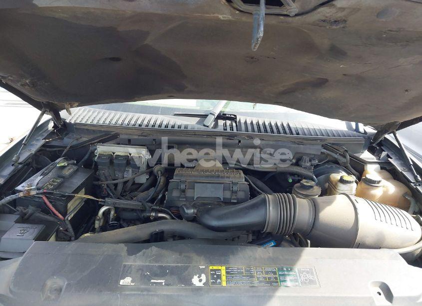 Photo 10 of 2005 Ford Expedition XLT (VIN 1FMPU15585LA33648)