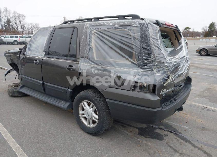 Photo 3 of 2005 Ford Expedition XLT (VIN 1FMPU15585LA33648)