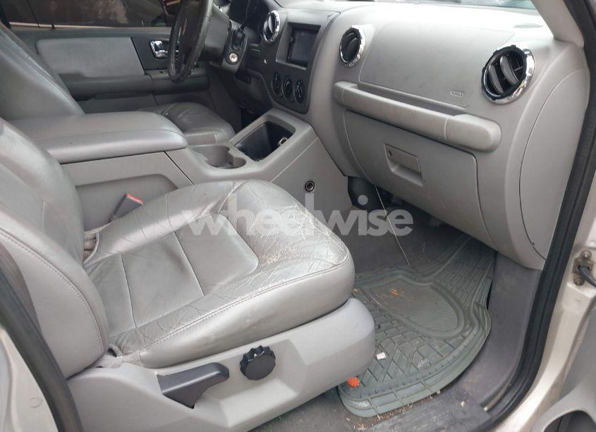 Photo 5 of 2005 Ford Expedition XLT (VIN 1FMPU15585LA77035)
