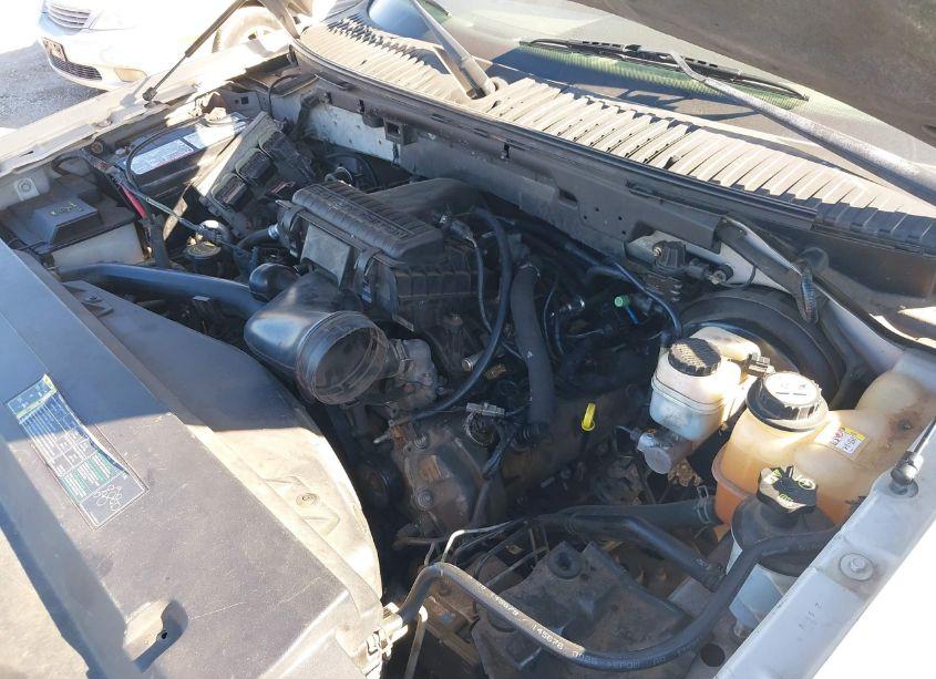 Photo 10 of 2005 Ford Expedition XLT (VIN 1FMPU15585LA85927)