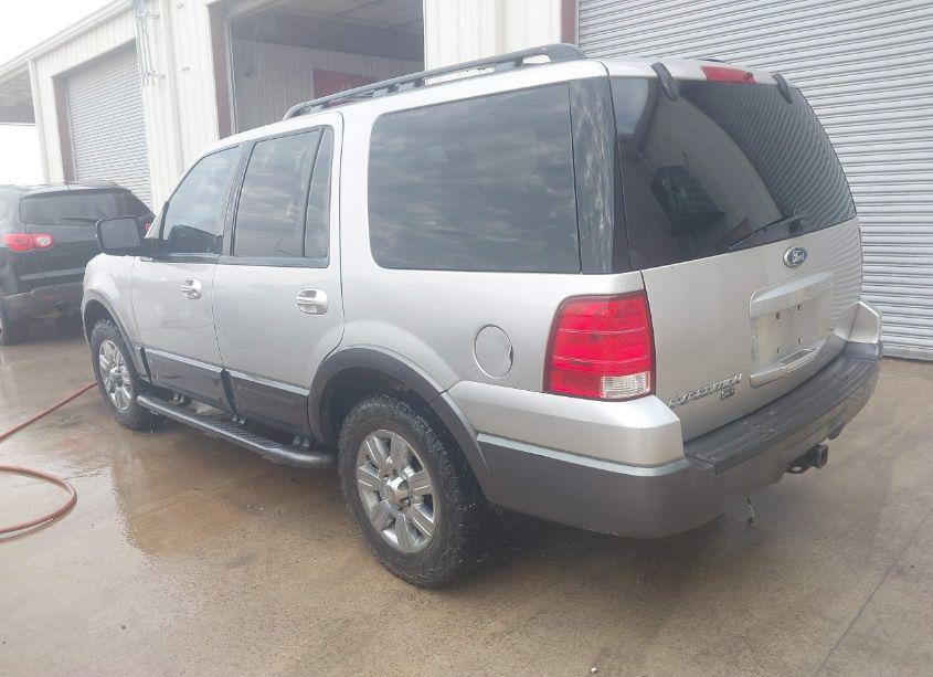 Photo 3 of 2005 Ford Expedition XLT (VIN 1FMPU15585LA85927)