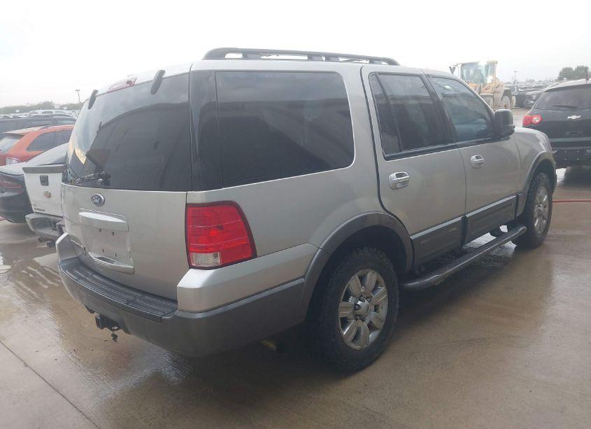 Photo 4 of 2005 Ford Expedition XLT (VIN 1FMPU15585LA85927)